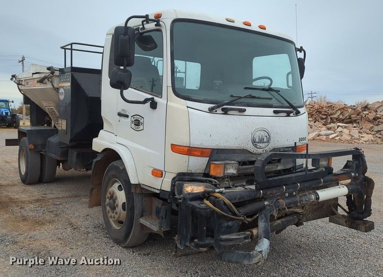 image for item OL9102 2011 UD Nissan 3300  pothole patcher truck