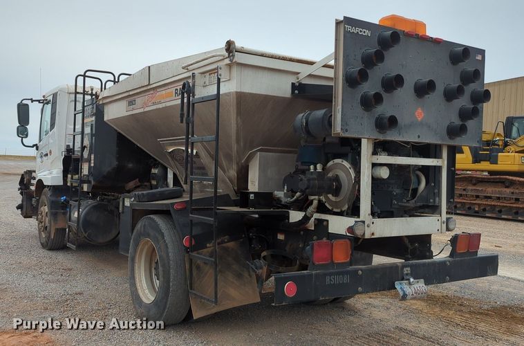 image for item OL9102 2011 UD Nissan 3300  pothole patcher truck