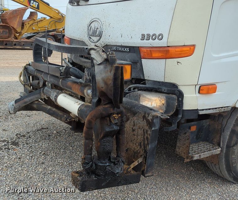 image for item OL9102 2011 UD Nissan 3300  pothole patcher truck