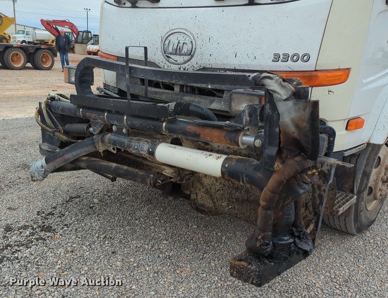 image for item OL9102 2011 UD Nissan 3300  pothole patcher truck