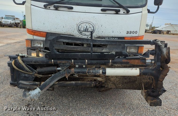 image for item OL9102 2011 UD Nissan 3300  pothole patcher truck