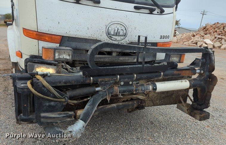 image for item OL9102 2011 UD Nissan 3300  pothole patcher truck