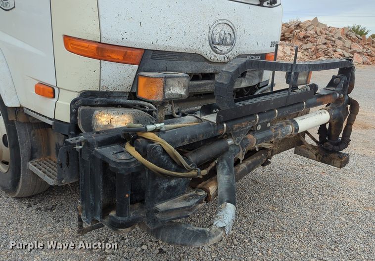 image for item OL9102 2011 UD Nissan 3300  pothole patcher truck