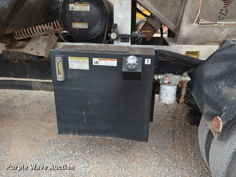 image for item OL9102 2011 UD Nissan 3300  pothole patcher truck