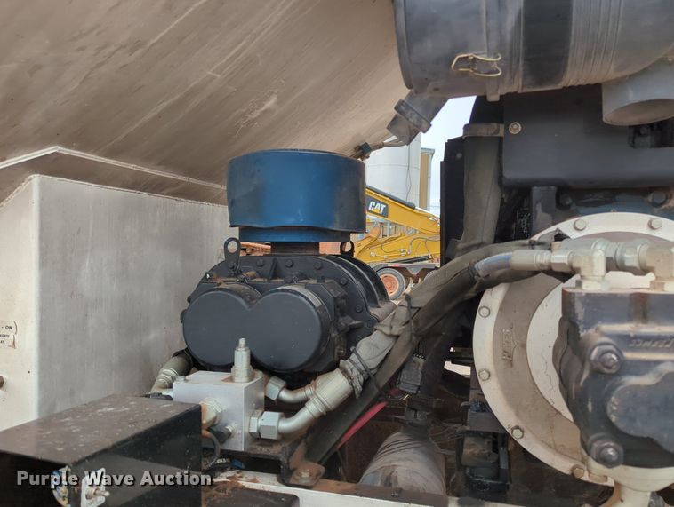 image for item OL9102 2011 UD Nissan 3300  pothole patcher truck