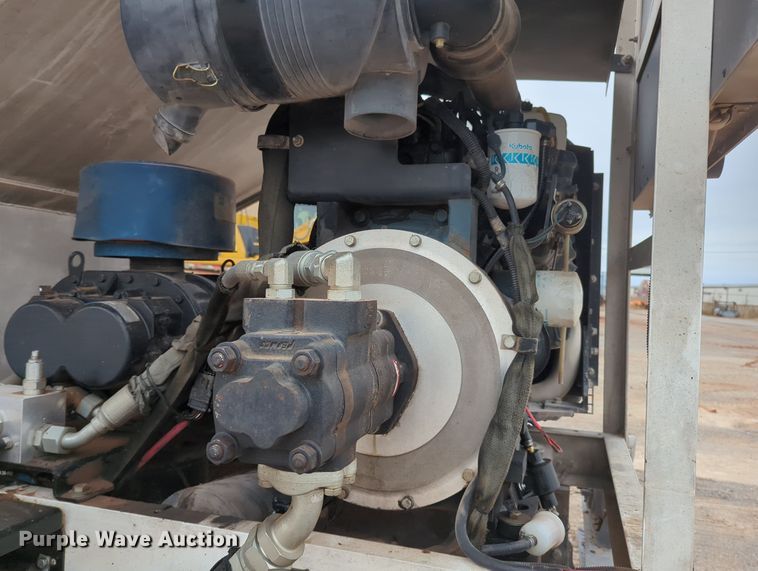 image for item OL9102 2011 UD Nissan 3300  pothole patcher truck