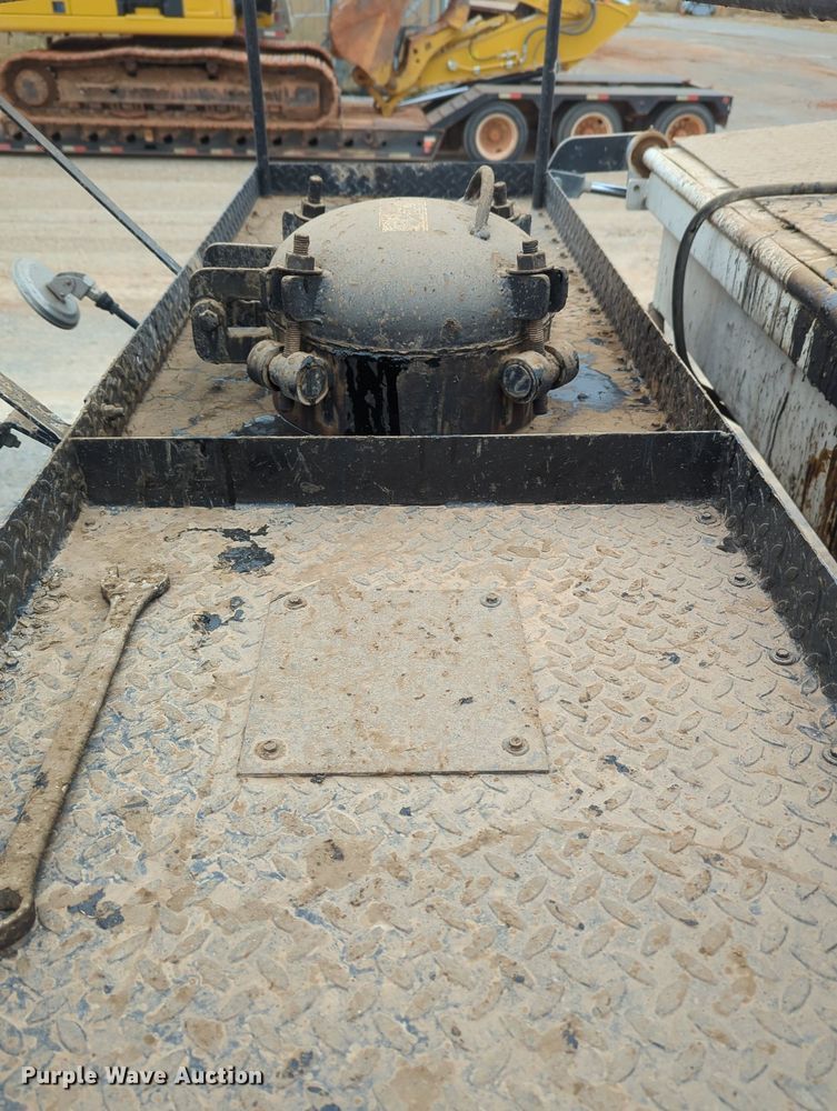 image for item OL9102 2011 UD Nissan 3300  pothole patcher truck