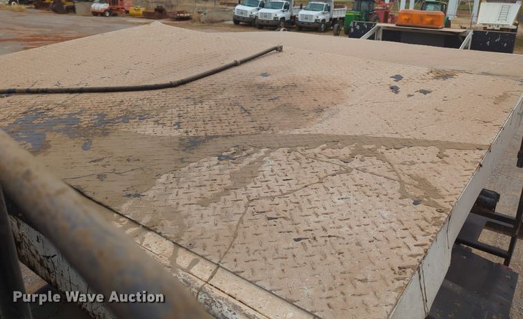 image for item OL9102 2011 UD Nissan 3300  pothole patcher truck