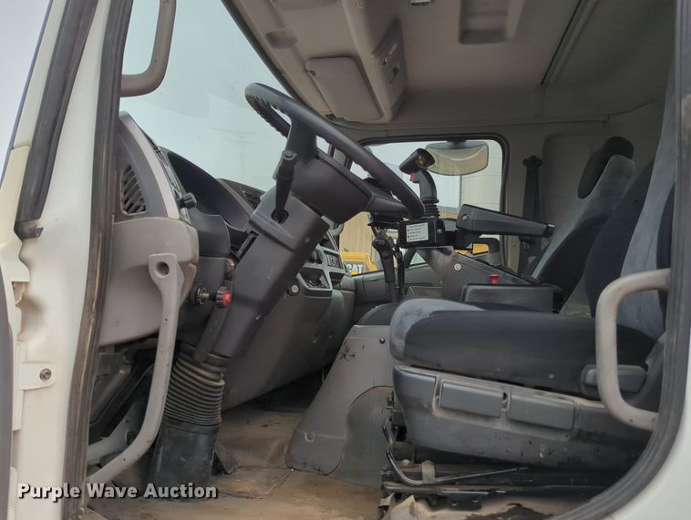 image for item OL9102 2011 UD Nissan 3300  pothole patcher truck