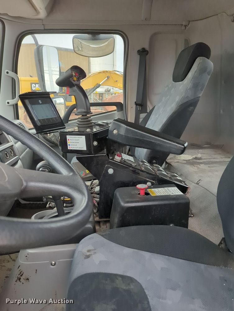 image for item OL9102 2011 UD Nissan 3300  pothole patcher truck