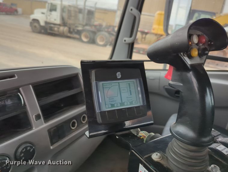 image for item OL9102 2011 UD Nissan 3300  pothole patcher truck