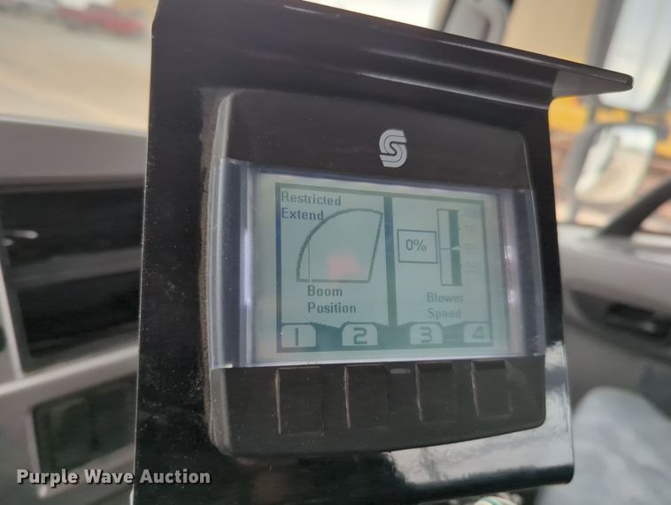 image for item OL9102 2011 UD Nissan 3300  pothole patcher truck