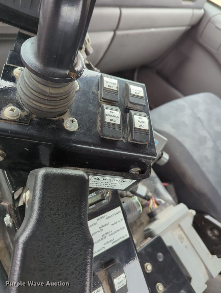 image for item OL9102 2011 UD Nissan 3300  pothole patcher truck