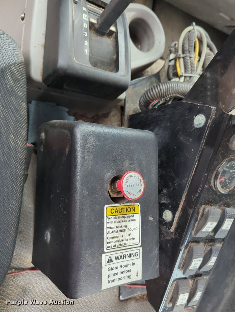 image for item OL9102 2011 UD Nissan 3300  pothole patcher truck