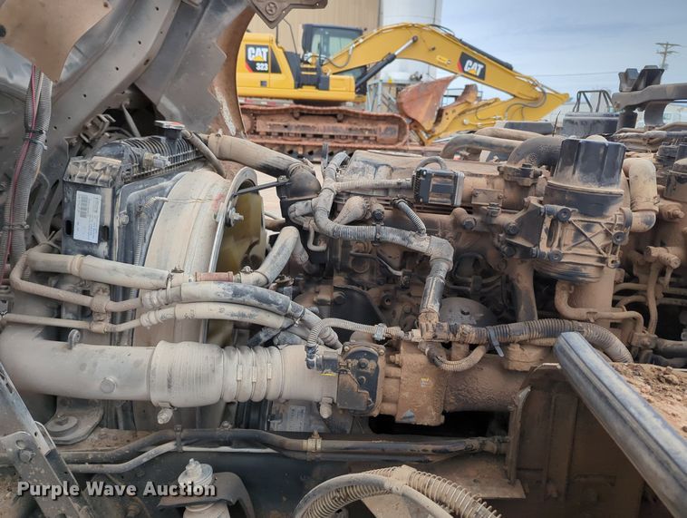 image for item OL9102 2011 UD Nissan 3300  pothole patcher truck