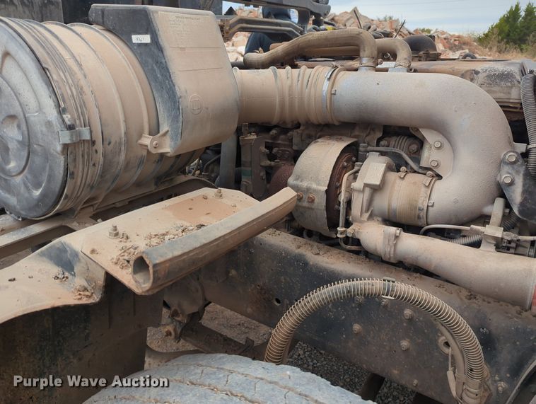 image for item OL9102 2011 UD Nissan 3300  pothole patcher truck