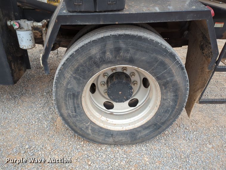 image for item OL9102 2011 UD Nissan 3300  pothole patcher truck