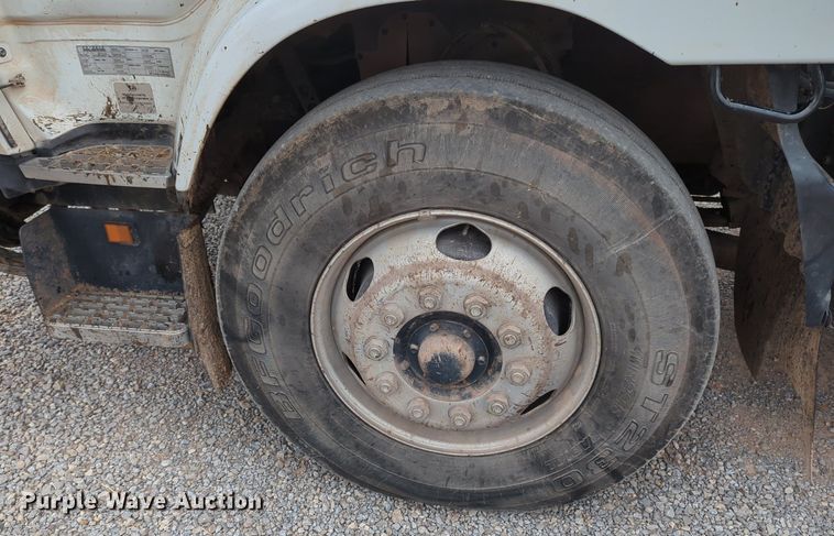 image for item OL9102 2011 UD Nissan 3300  pothole patcher truck