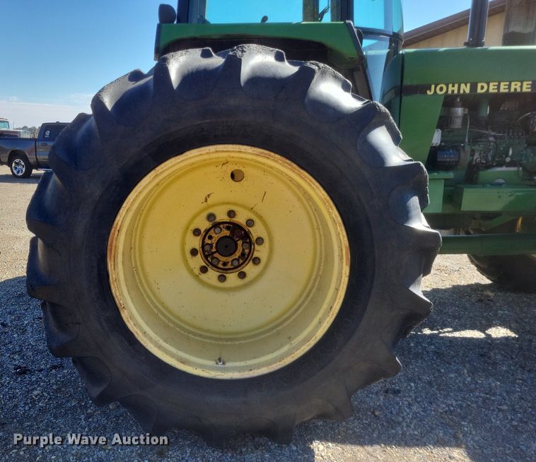 image for item DK1165 1990 John Deere 4955  MFWD tractor