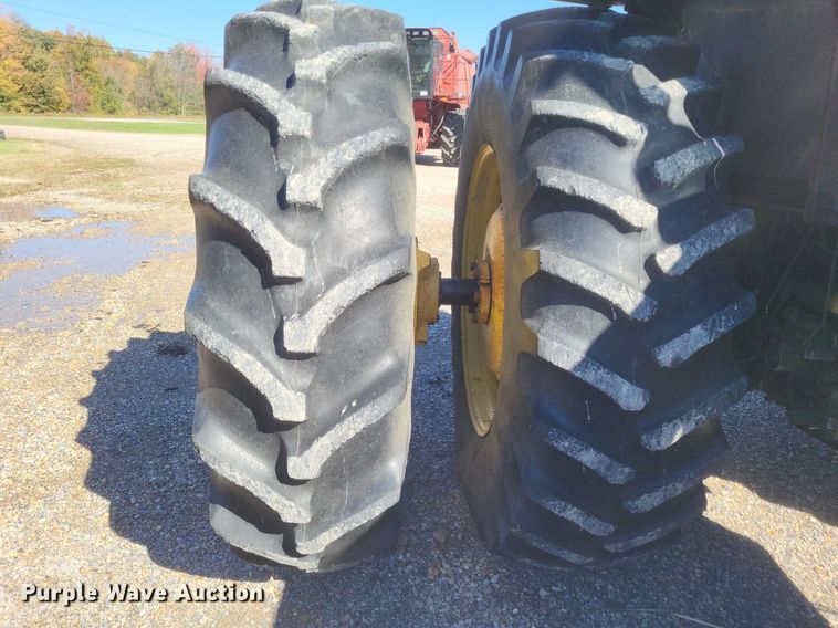 image for item DK1165 1990 John Deere 4955  MFWD tractor