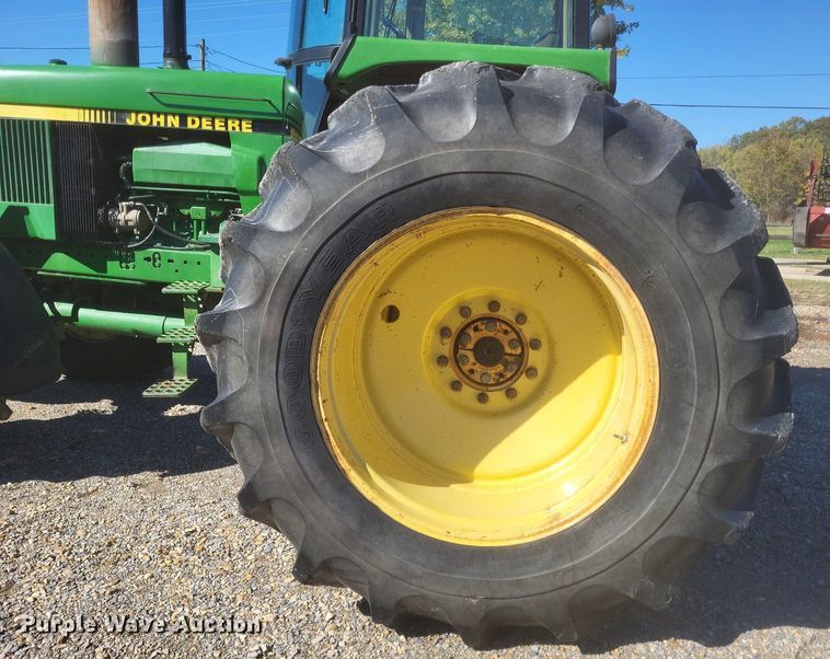 image for item DK1165 1990 John Deere 4955  MFWD tractor