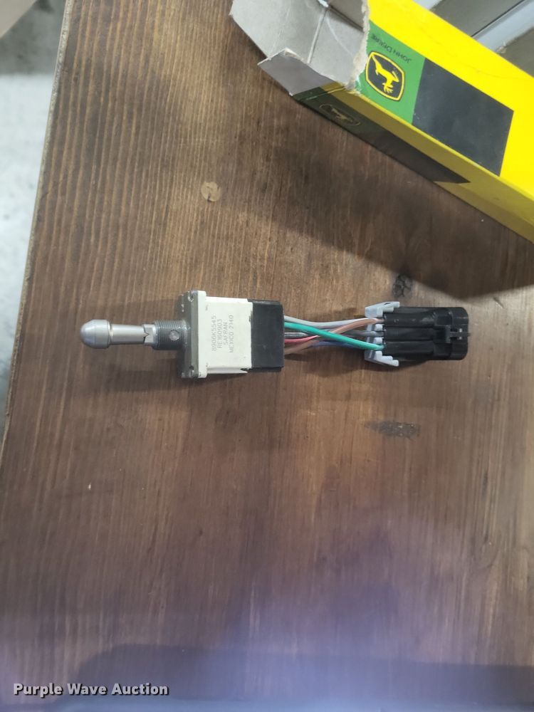 image for item DK1165 1990 John Deere 4955  MFWD tractor