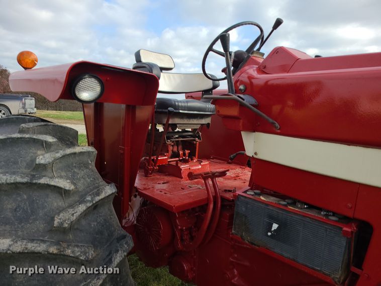 image for item DK4130 International Farmall 966  tractor