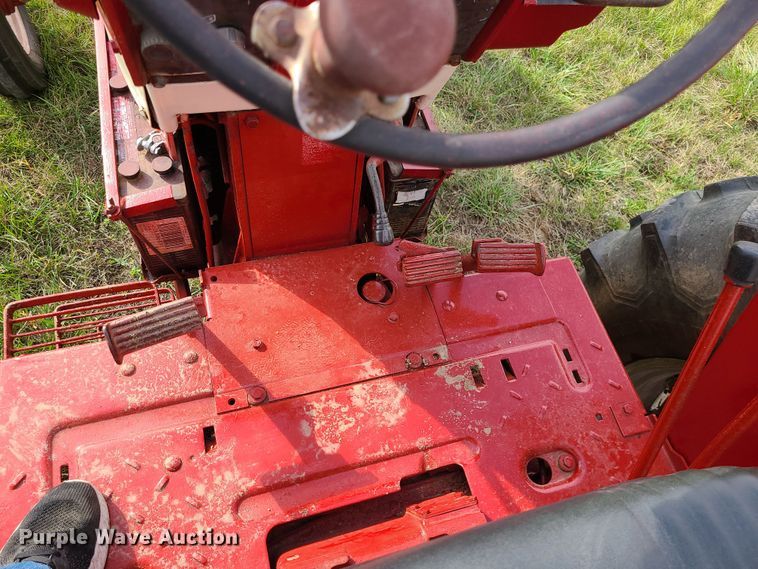 image for item DK4130 International Farmall 966  tractor