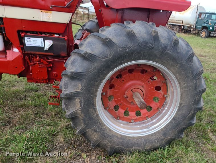 image for item DK4130 International Farmall 966  tractor