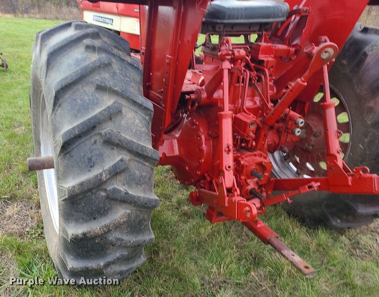 image for item DK4130 International Farmall 966  tractor