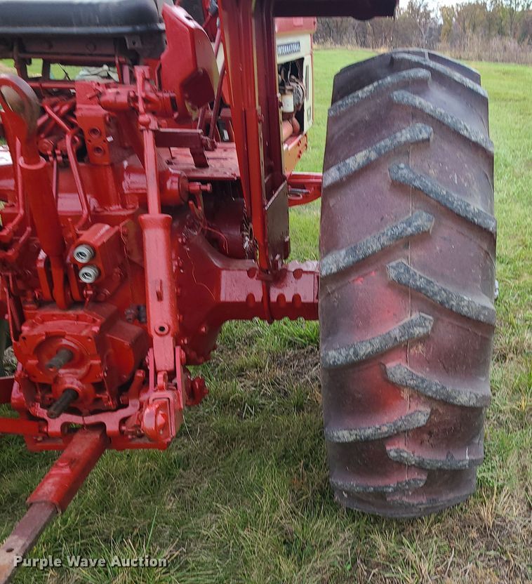 image for item DK4130 International Farmall 966  tractor