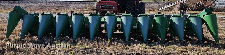 image for item DN7042 John Deere 1293  corn head