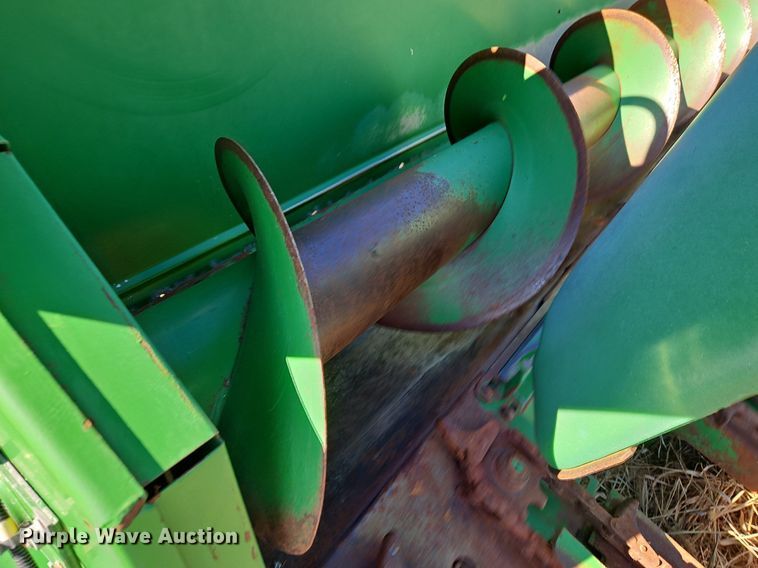 image for item DN7042 John Deere 1293  corn head