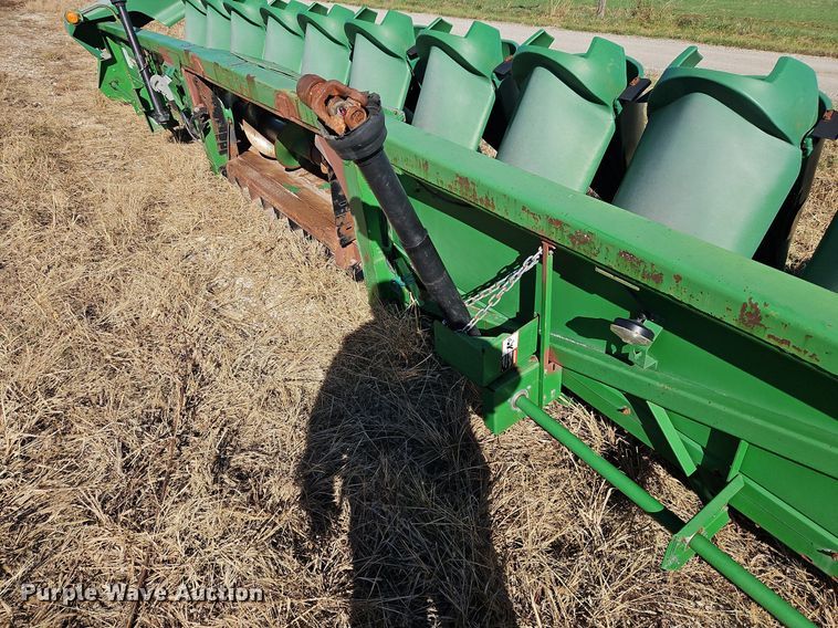 image for item DN7042 John Deere 1293  corn head