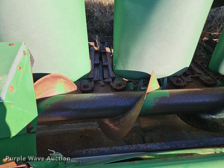 image for item DN7042 John Deere 1293  corn head