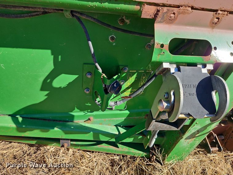 image for item DN7042 John Deere 1293  corn head