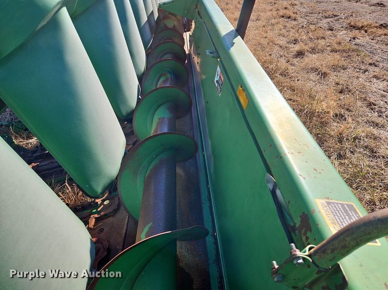 image for item DN7042 John Deere 1293  corn head