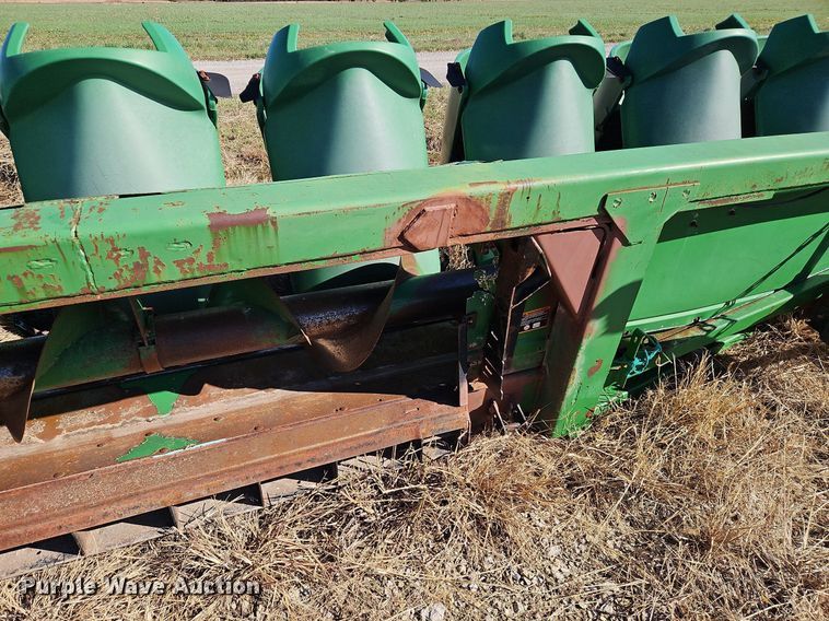 image for item DN7042 John Deere 1293  corn head