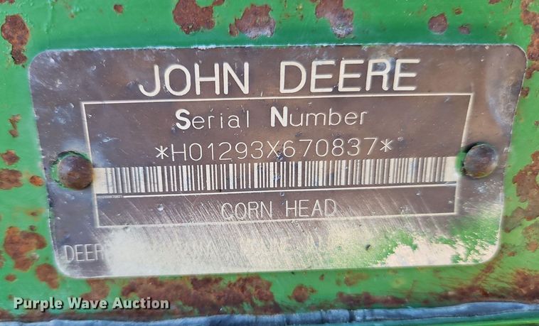image for item DN7042 John Deere 1293  corn head