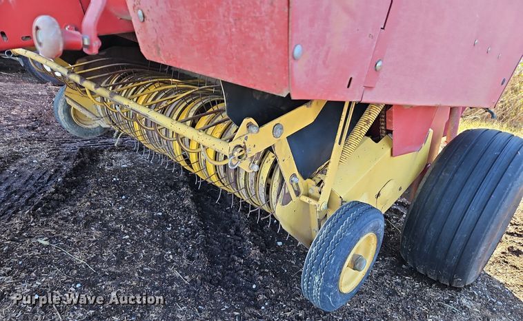 image for item DN7046 New Holland 664  round baler