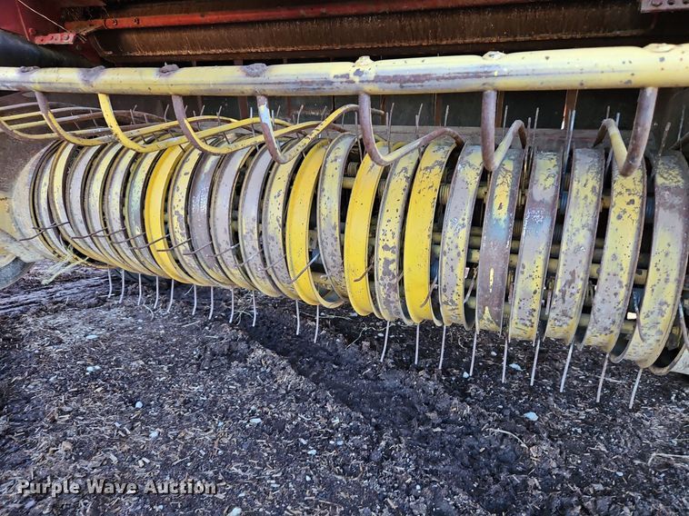 image for item DN7046 New Holland 664  round baler