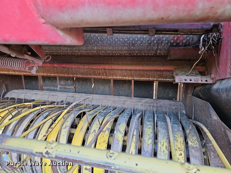 image for item DN7046 New Holland 664  round baler