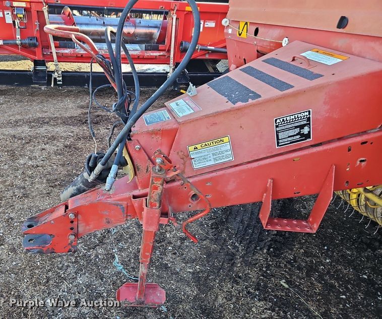 image for item DN7046 New Holland 664  round baler