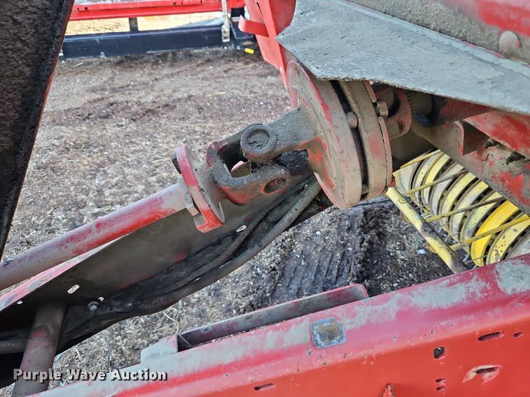 image for item DN7046 New Holland 664  round baler