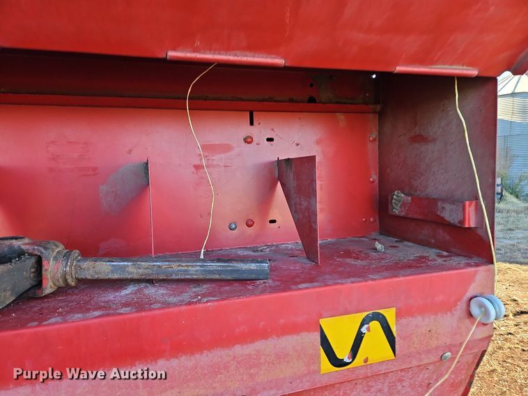 image for item DN7046 New Holland 664  round baler