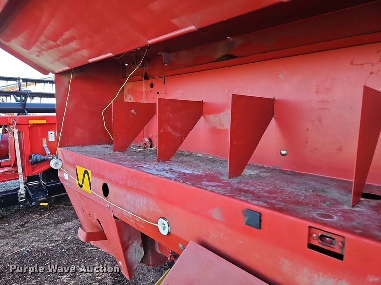 image for item DN7046 New Holland 664  round baler