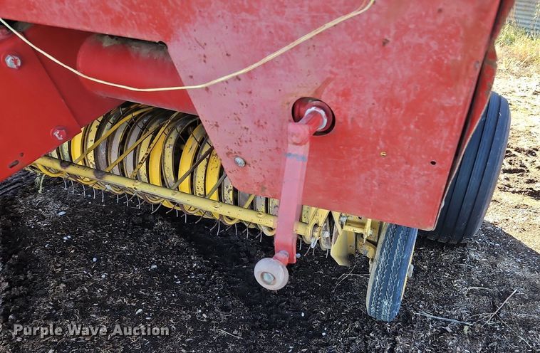 image for item DN7046 New Holland 664  round baler