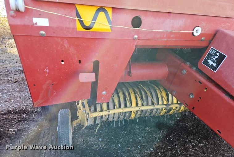 image for item DN7046 New Holland 664  round baler