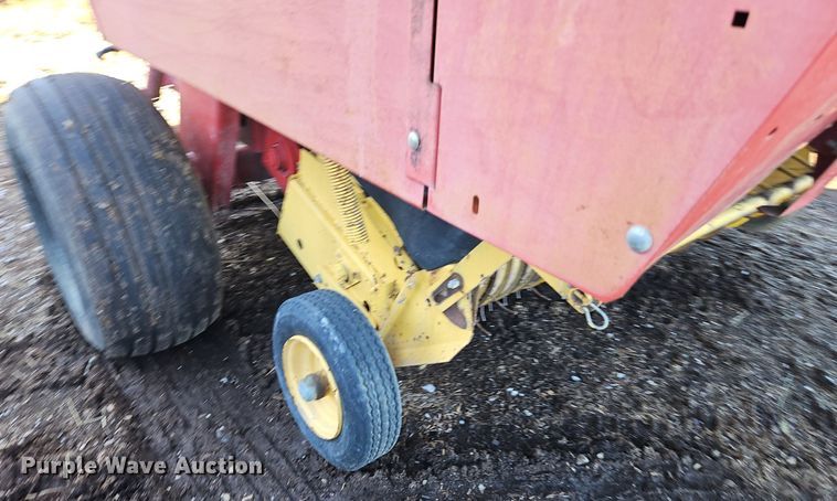 image for item DN7046 New Holland 664  round baler