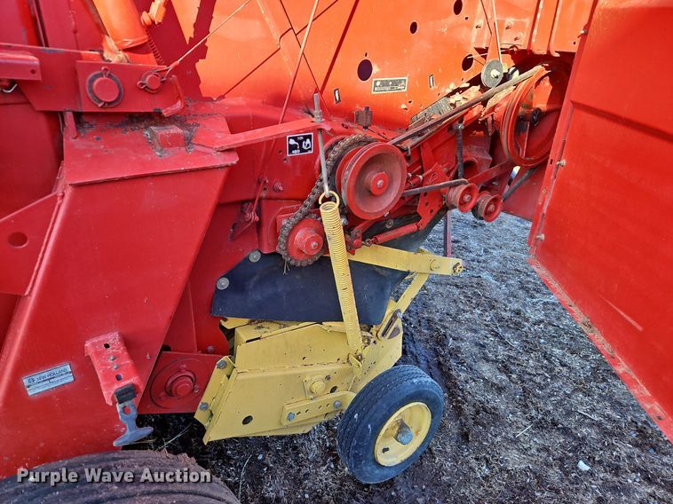 image for item DN7046 New Holland 664  round baler